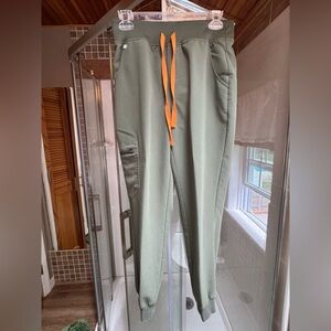 FIGS Moss Zamora™ High Waisted 2.0 - Petite Jogger Scrub Pants (small)